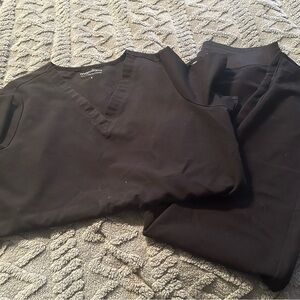 Mandala Women's Black Scrub Top and Pants Set, size small
